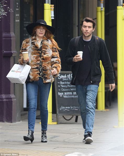 Florence Welch Seen With Multiple Boyfriends Over。